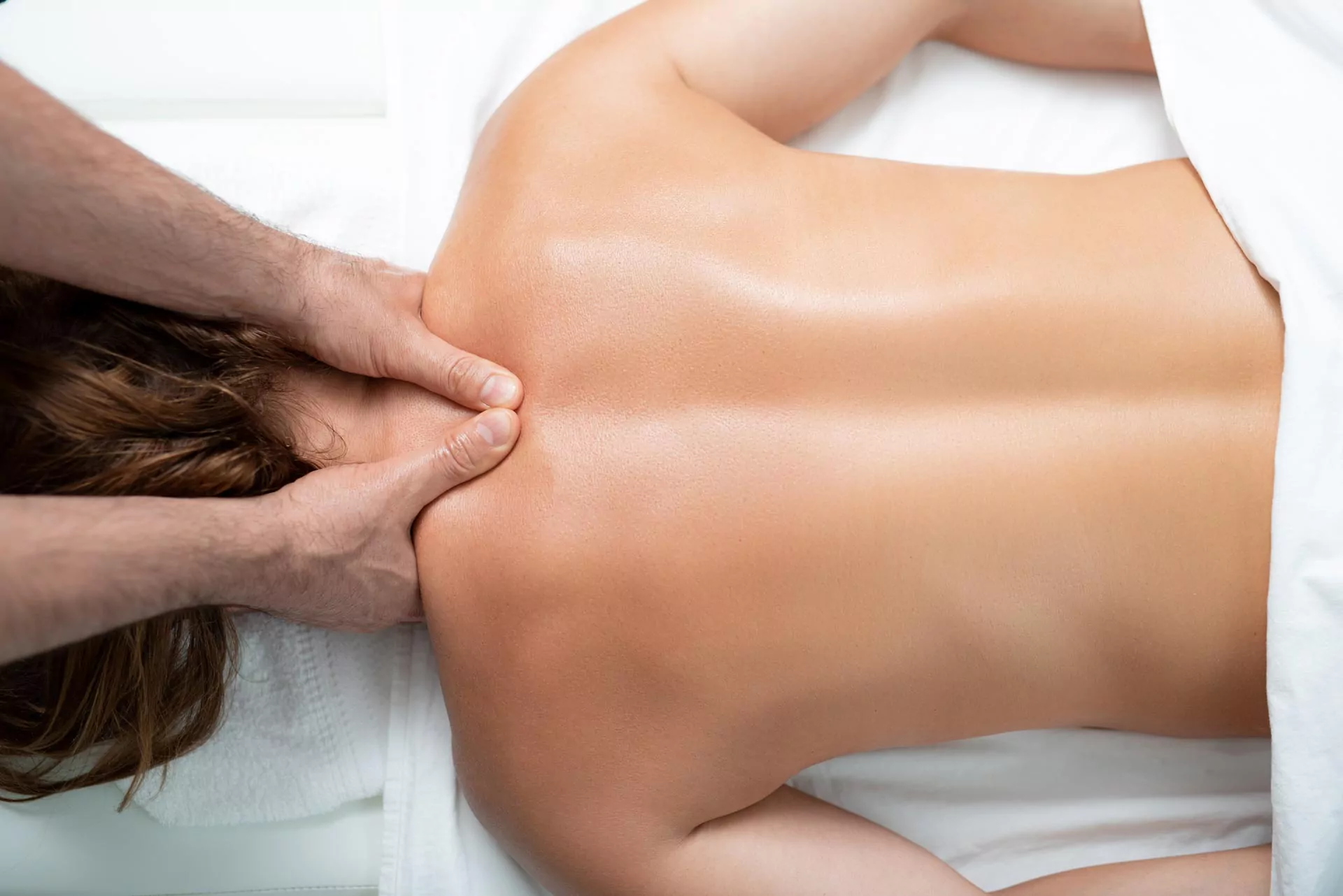 Aroma-Öl-Rückenmassage